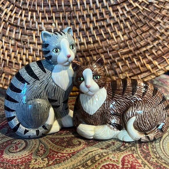 🐾 Vintage Tabby Cats Salt & Pepper Shakers - Otagiri by Elizabeth King Brownd - Picture 1 of 13